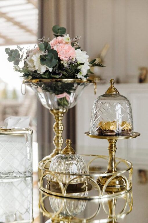 PLATTER-GOLD-ON-GOLD-LEG-WITH-A-LID-FOR-SWEETS-GLAMOUR