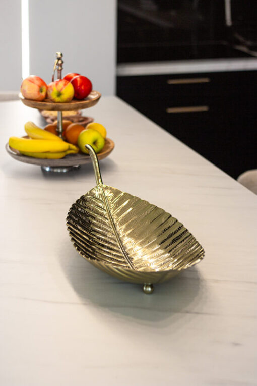 PATTERN of gold in the shape of a large leaf, beautiful texture, glamorous style, beautiful