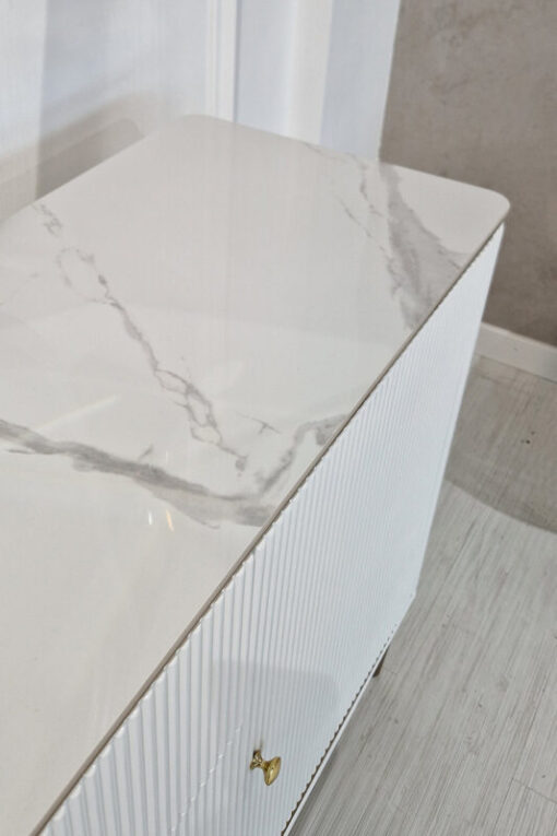 FLuted chest of drawers, white, gold metal details, sintered stone top, glamour style, for living room