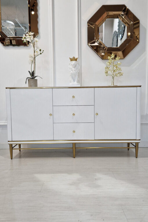 FLuted chest of drawers, white, gold metal details, sintered stone top, glamour style, beautiful